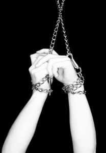 bondage-chain-hands-black